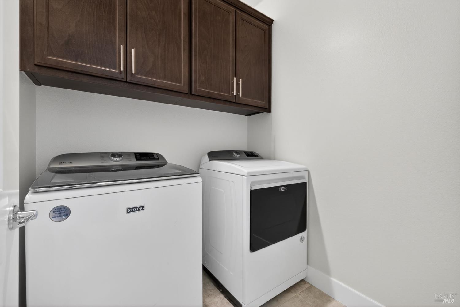1273 Del Rancho Way Petaluma, CA 94954 - Photo 15 of 25 a utility room with dryer and washer