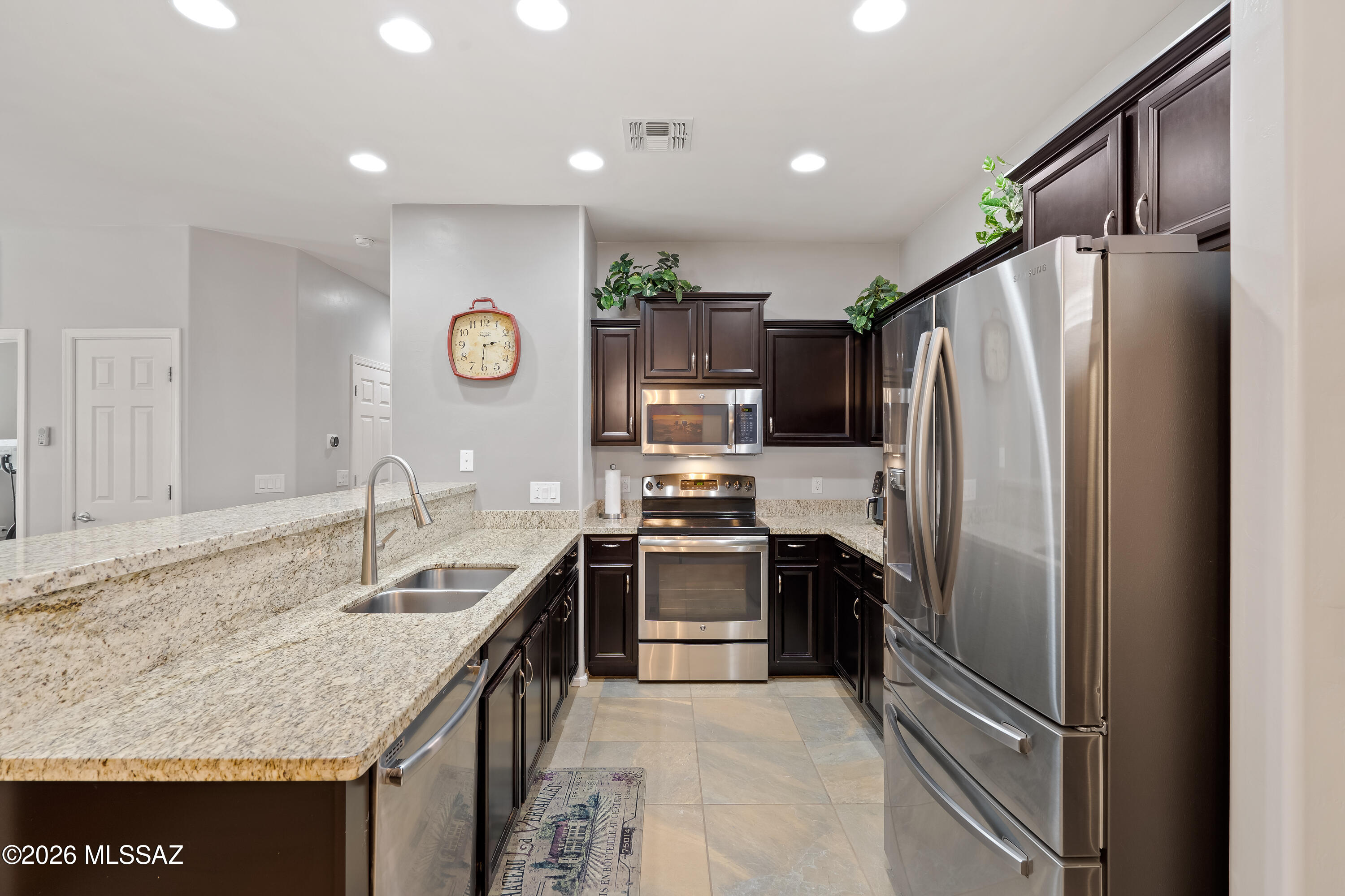 8784 North Norway Spruce Road Tucson, AZ 85743 - Photo 4 of 31