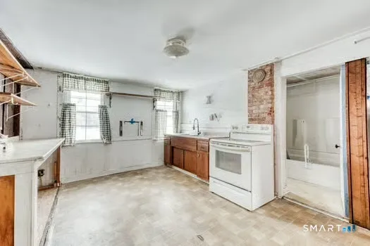 $239,900 | 165 Maple Street, East Hartford, CT 06118