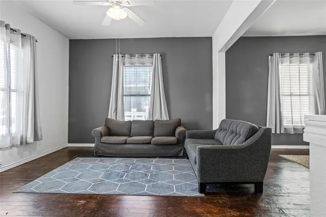 $1,800 | 1819 College Avenue, Fort Worth, TX 76110