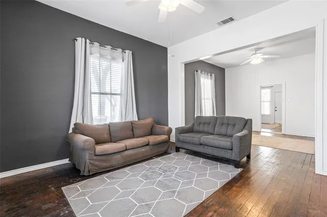 $1,800 | 1819 College Avenue, Fort Worth, TX 76110