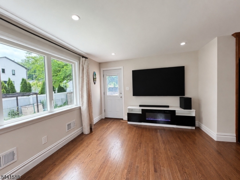 48 Sunnyside Road West Orange, NJ 07052 - Photo 10 of 36