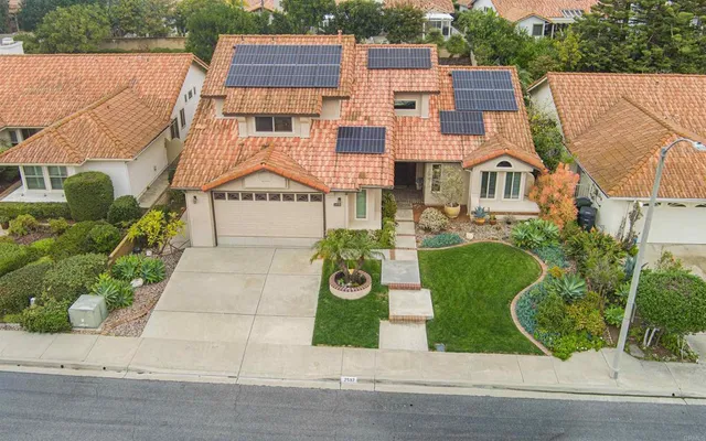 $965,000 | 2592 Coronado Place, Vista, CA 92081