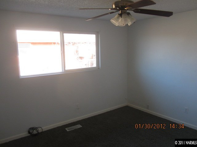 9375 Fremont Way Reno, NV 89506 - Photo 8 of 12 an empty room with a window