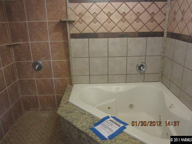 9375 Fremont Way Reno, NV 89506 - Photo 10 of 12 a bathroom with a bathtub