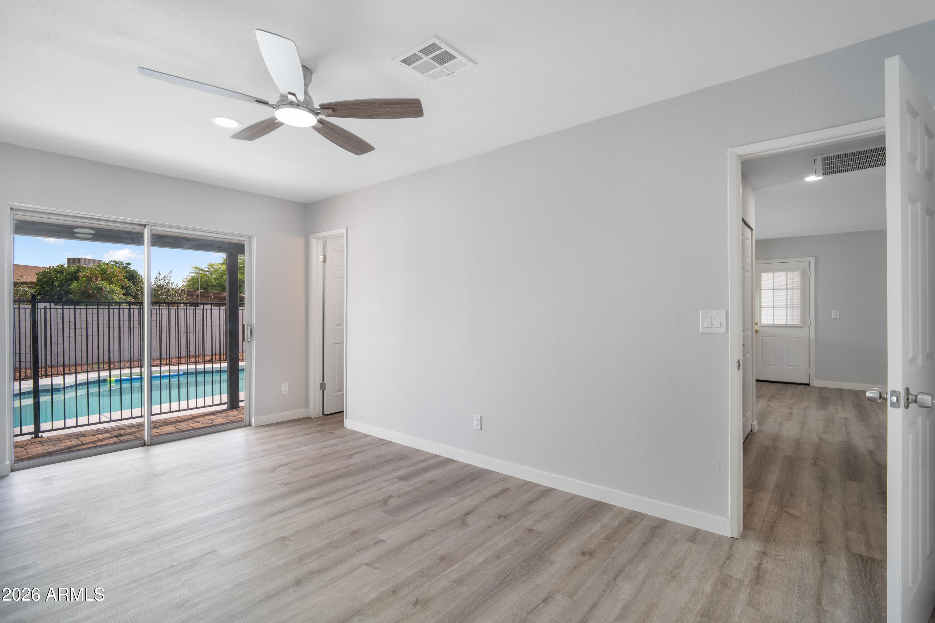 3047 West Greenway Road Phoenix, AZ 85053 - Photo 12 of 29 3047 W Greenway Rd-7