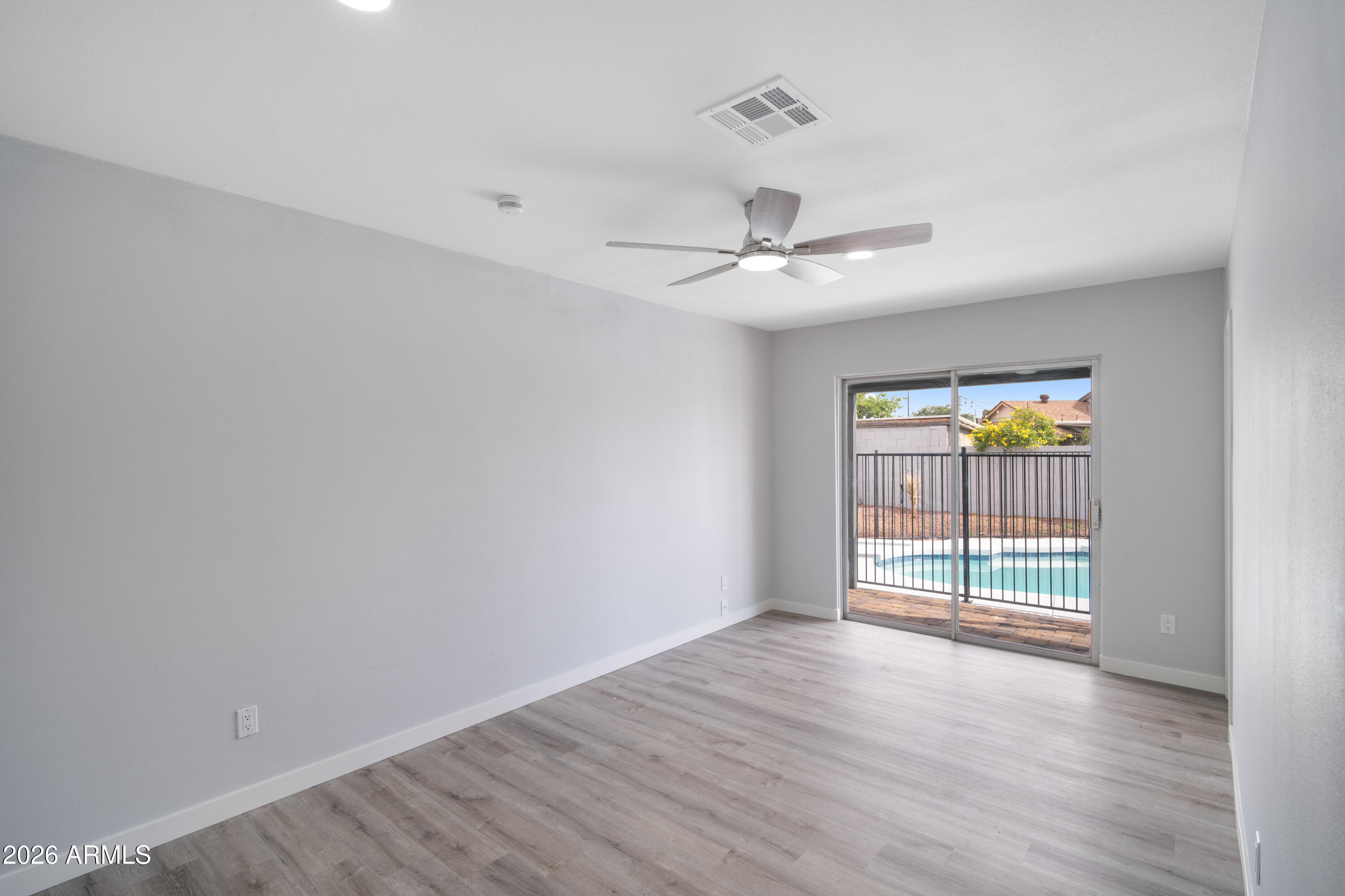 3047 West Greenway Road Phoenix, AZ 85053 - Photo 13 of 29 3047 W Greenway Rd-3