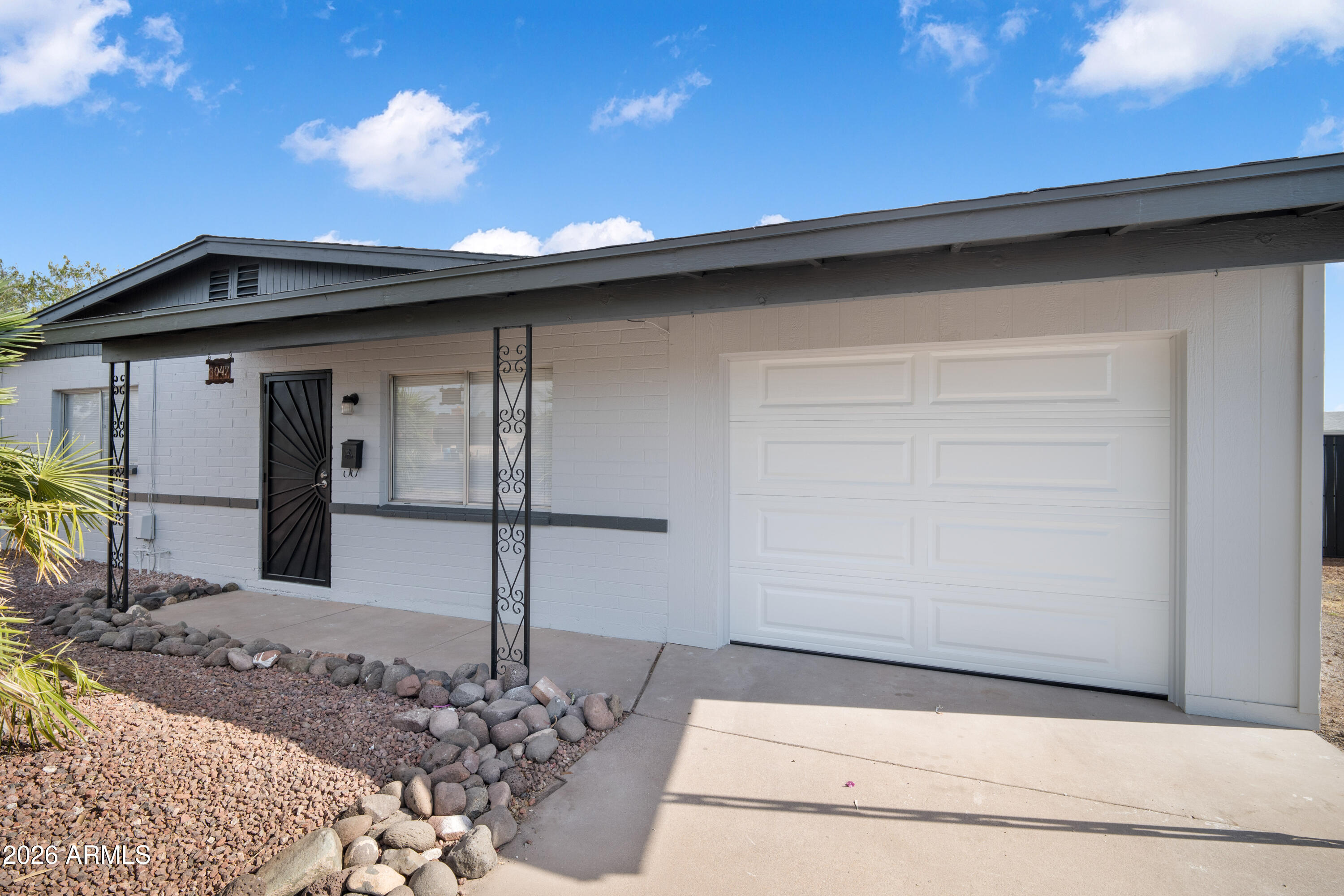 3047 West Greenway Road Phoenix, AZ 85053 - Photo 3 of 29 3047 W Greenway Rd-27