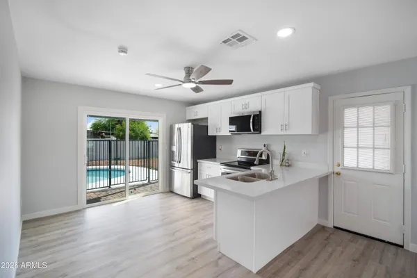 $349,900 | 3047 West Greenway Road, Phoenix, AZ 85053