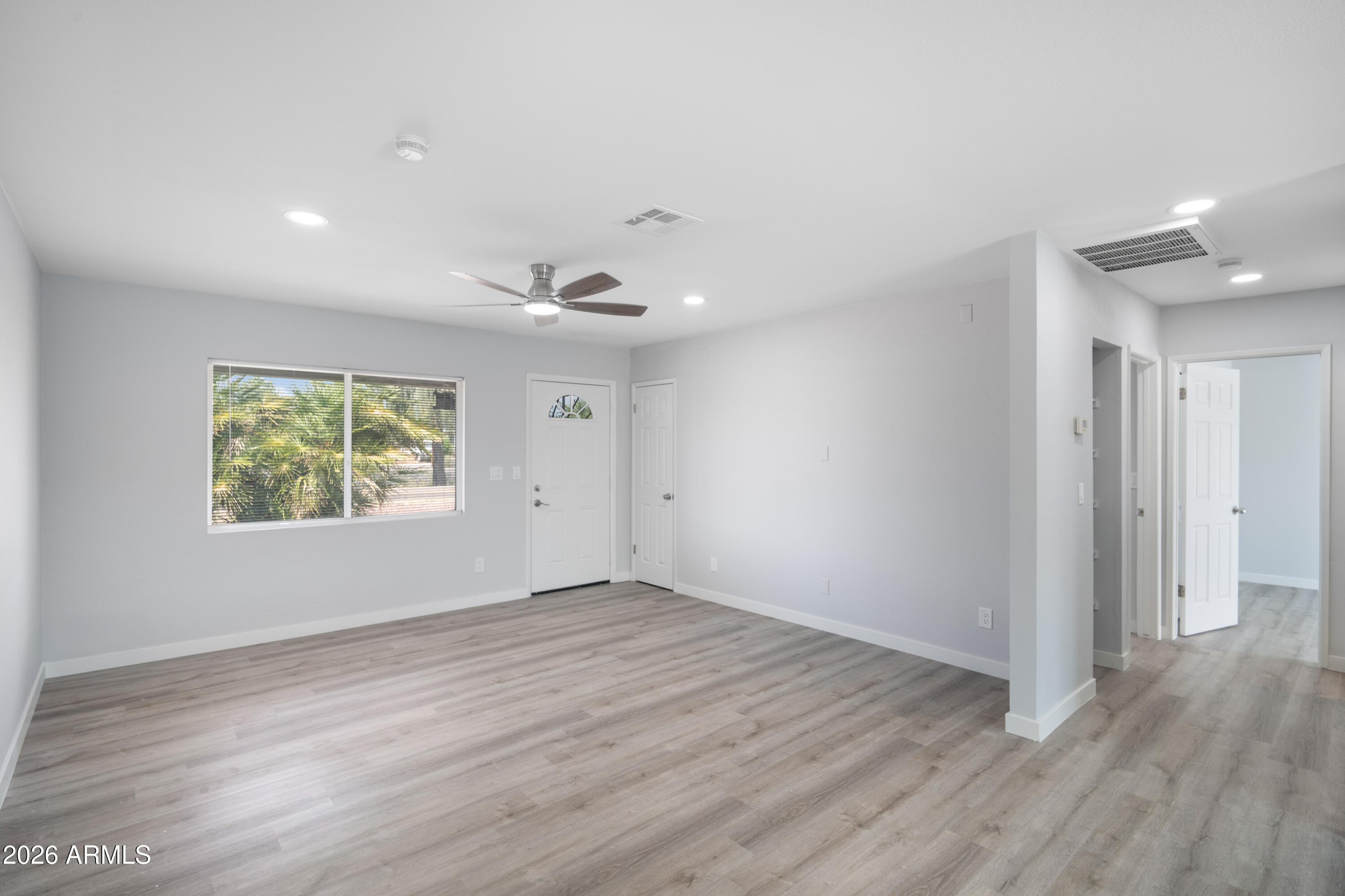 3047 West Greenway Road Phoenix, AZ 85053 - Photo 10 of 29 3047 W Greenway Rd-14