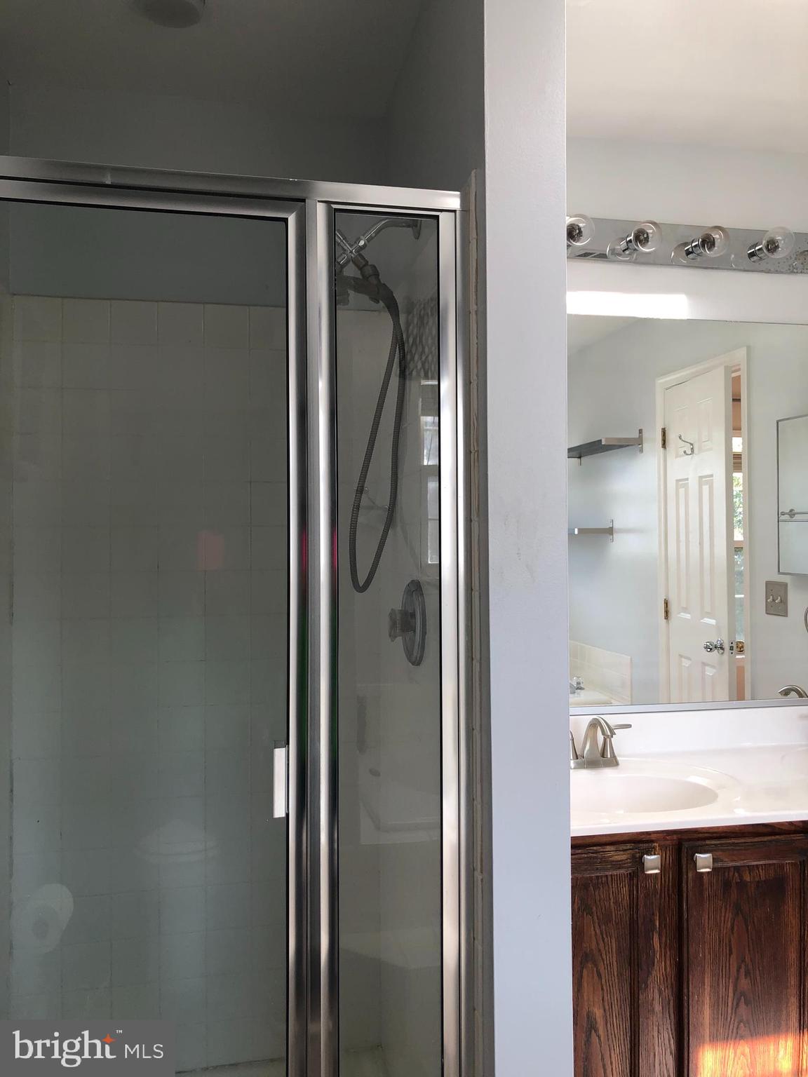 9087 Slate Stone Loop Bristow, VA 20136 - Photo 15 of 28 Separate Shower