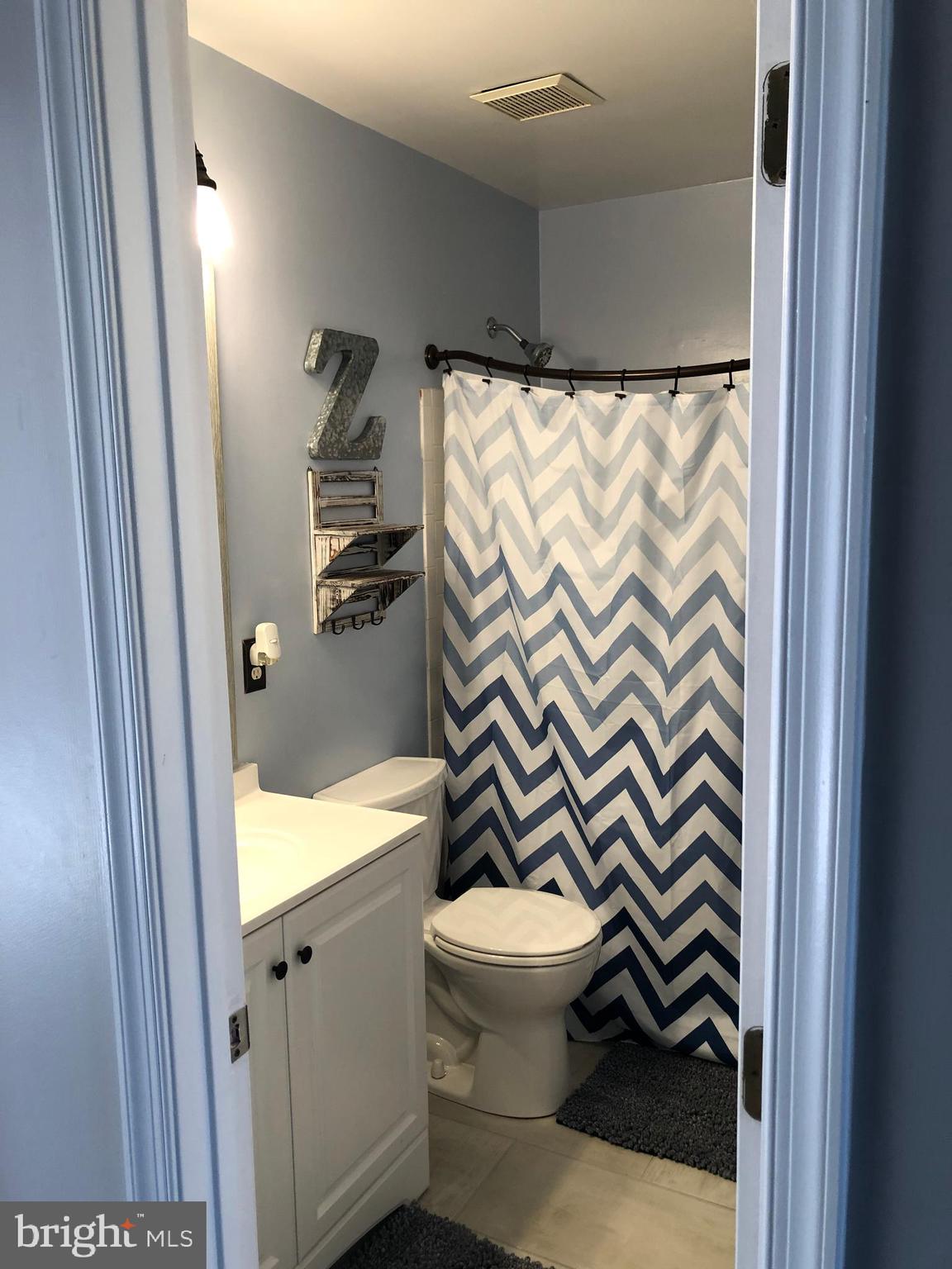 9087 Slate Stone Loop Bristow, VA 20136 - Photo 18 of 28 Guest Bathroom