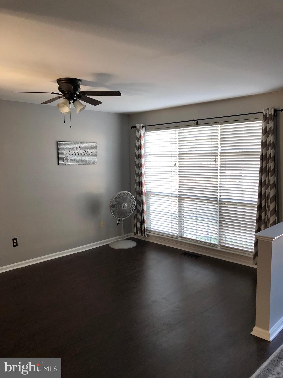 9087 Slate Stone Loop Bristow, VA 20136 - Photo 3 of 28 Living Room