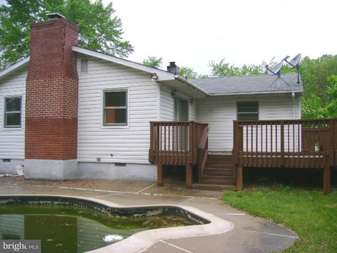 14659 Cloverdale Road Woodbridge, VA 22193 - Photo 4 of 9 Deck