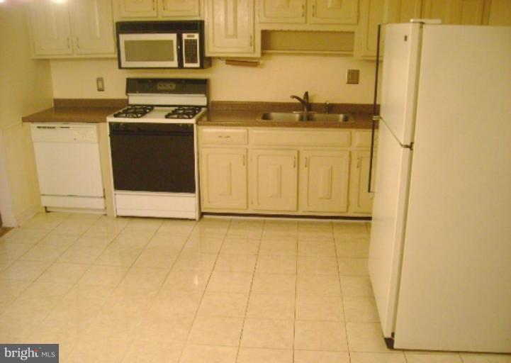 14659 Cloverdale Road Woodbridge, VA 22193 - Photo 6 of 9 Kitchen/Dining Room