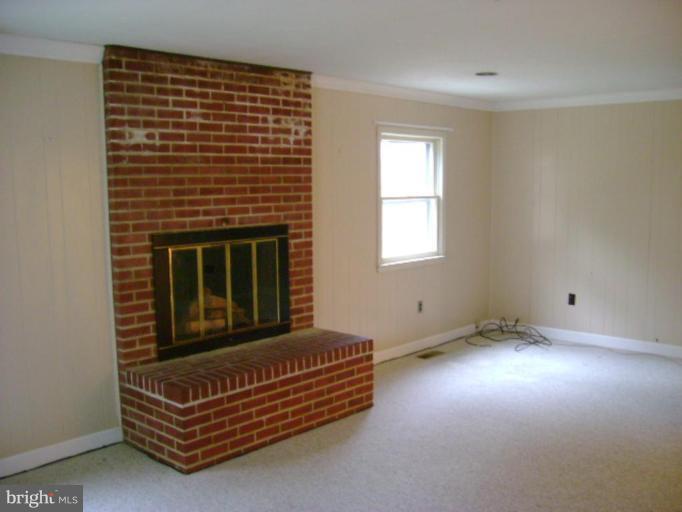 14659 Cloverdale Road Woodbridge, VA 22193 - Photo 7 of 9 Family Room