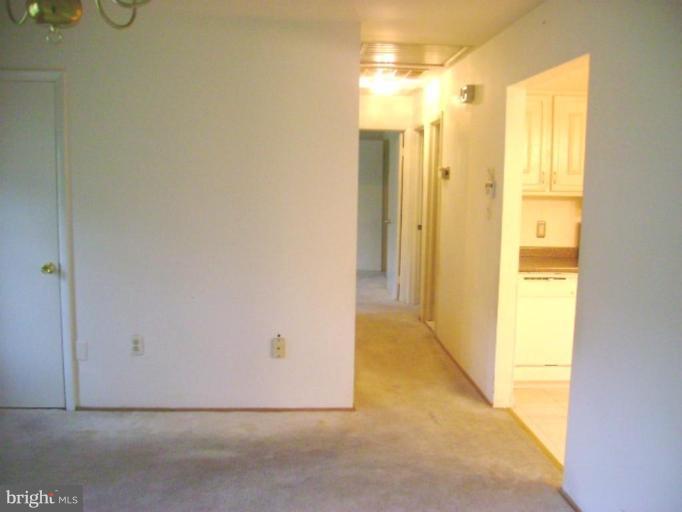 14659 Cloverdale Road Woodbridge, VA 22193 - Photo 8 of 9 Hallway