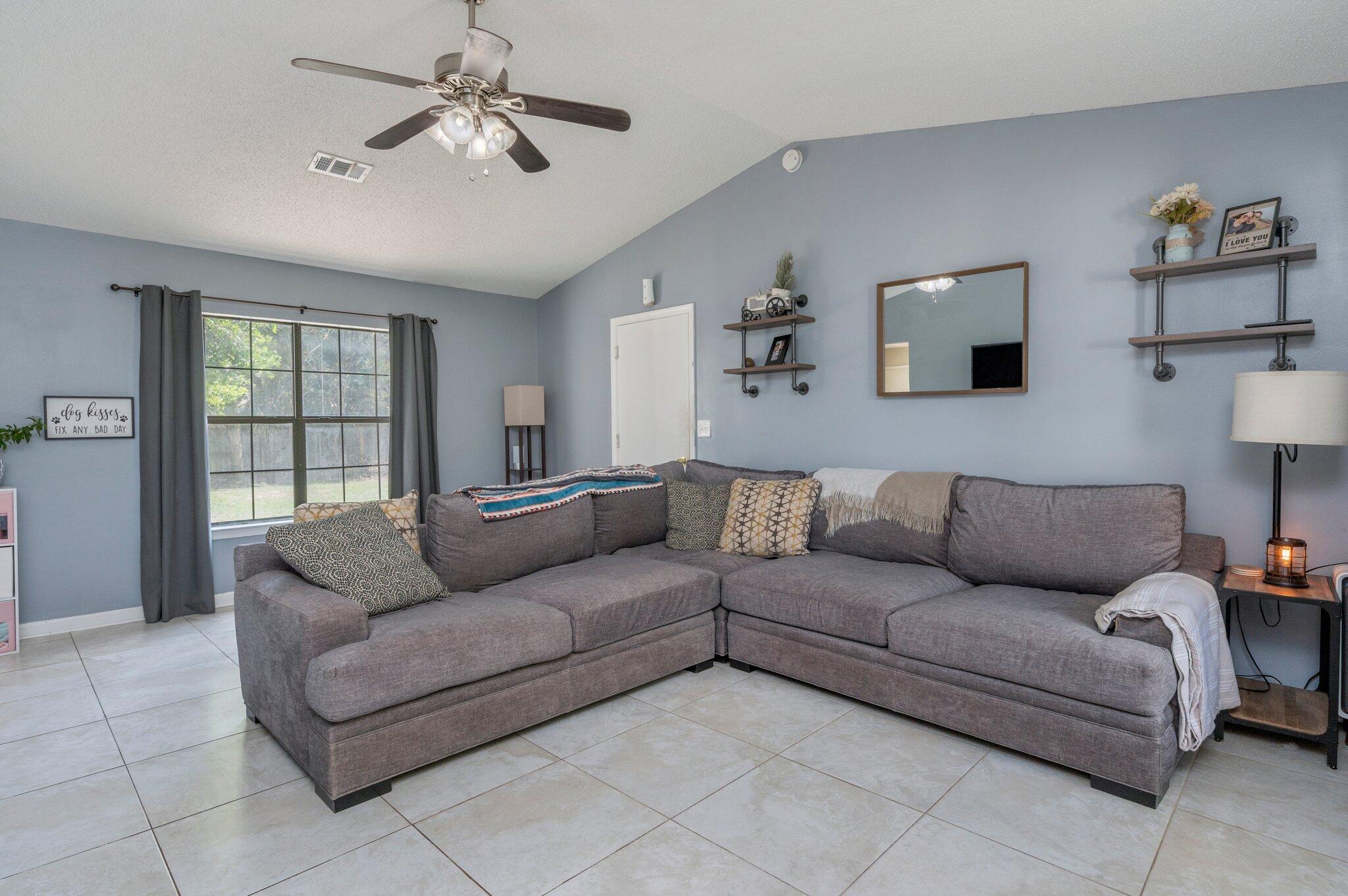 4 Holly Road Crestview, FL 32539 - Photo 3 of 29 5-web-or-mls-4 Holly Rd-005