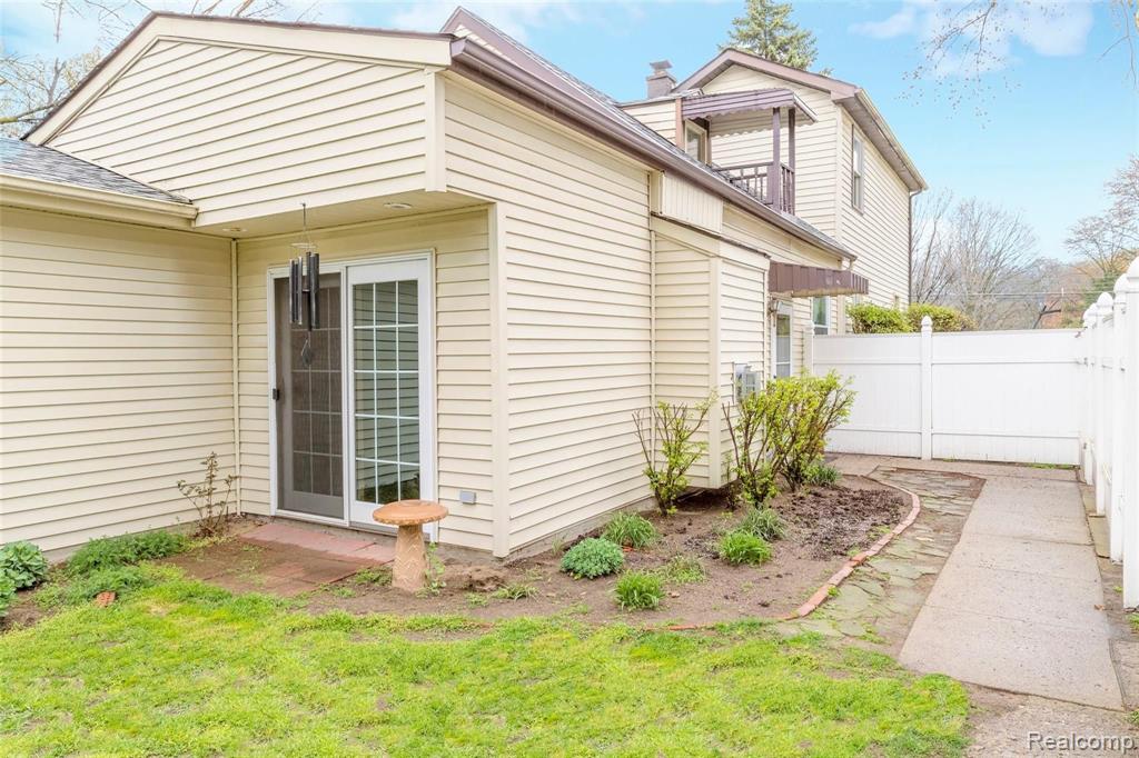 10633 Stark Road Livonia, MI 48150 - Photo 35 of 37