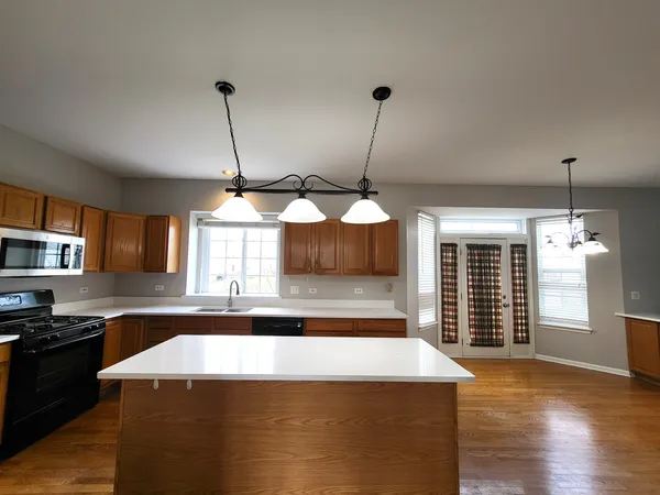 $450,000 | 18392 West Springwood Drive, Grayslake, IL 60030