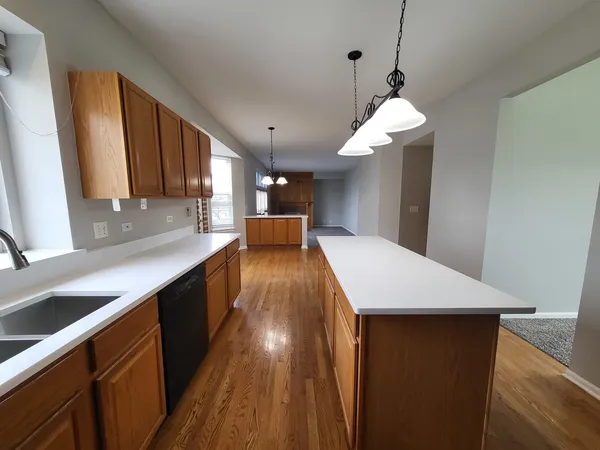 $450,000 | 18392 West Springwood Drive, Grayslake, IL 60030