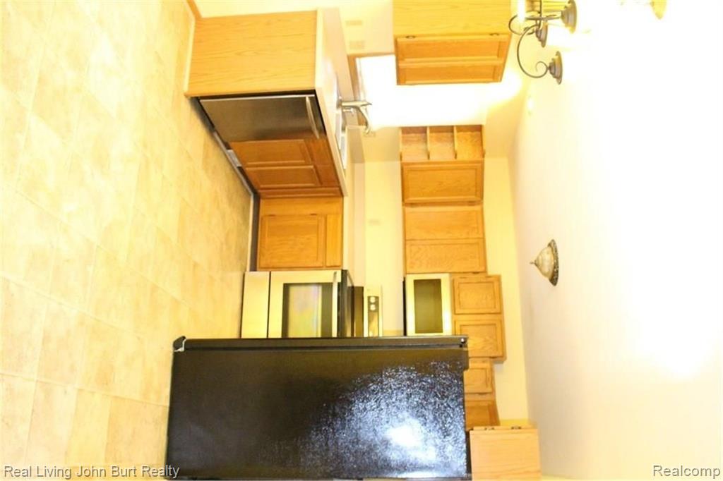 3037 York Road Rochester Hills, MI 48309 - Photo 9 of 16