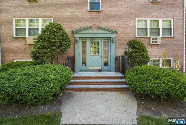 $1,900 | 138 Clinton Place, Unit 7E, Hackensack, NJ 07601