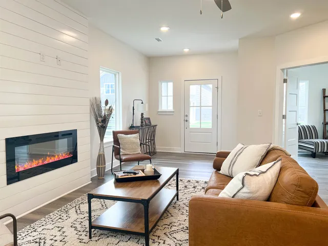 $330,155 | 430 East Park Place, Andover, KS 67002