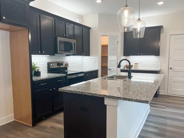 $330,155 | 430 East Park Place, Andover, KS 67002