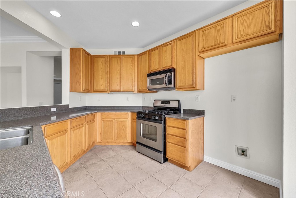5654 Mapleview Drive Riverside, CA 92509 - Photo 11 of 31