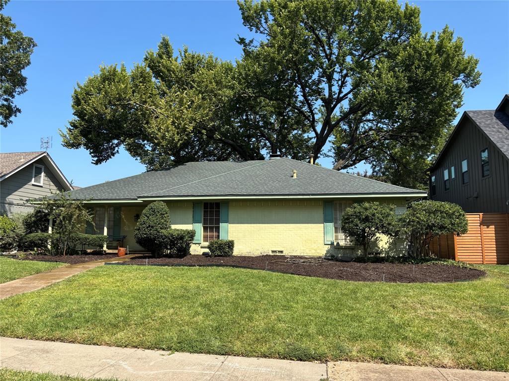 328 Ridge Crest Drive Richardson, TX 75080 - Photo 2 of 17 a front view of a house with a garden