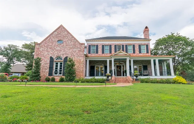 $1,675,000 | 902 East South Street, Lindale, TX 75771