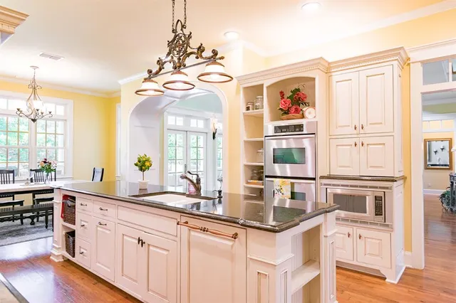 $1,675,000 | 902 East South Street, Lindale, TX 75771