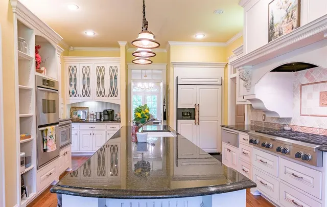 $1,675,000 | 902 East South Street, Lindale, TX 75771