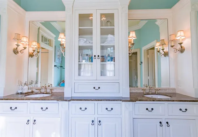 $1,675,000 | 902 East South Street, Lindale, TX 75771