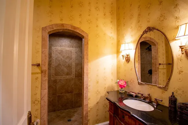 $1,675,000 | 902 East South Street, Lindale, TX 75771