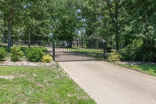 $1,675,000 | 902 East South Street, Lindale, TX 75771