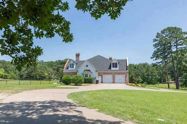 $1,675,000 | 902 East South Street, Lindale, TX 75771