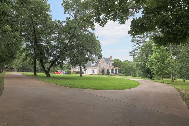 $1,675,000 | 902 East South Street, Lindale, TX 75771