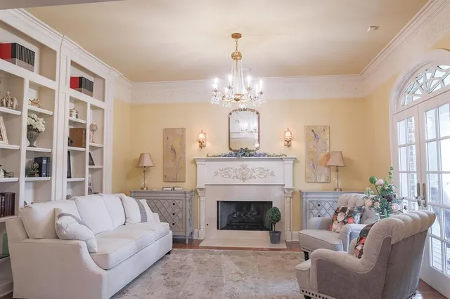 $1,675,000 | 902 East South Street, Lindale, TX 75771