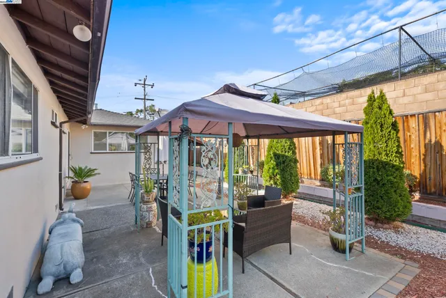 a view of a wooden fence
