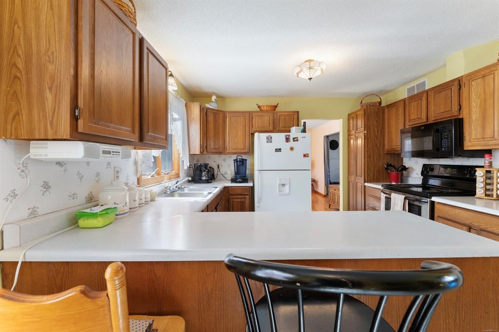 41 Margaret Henry Road Killingly, CT 06239 - Photo 7 of 38