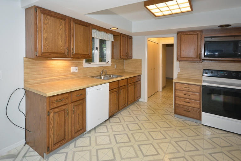 7546 Hunters Ridge Drive Kalamazoo, MI 49009 - Photo 8 of 29 7546HuntersRidge_08