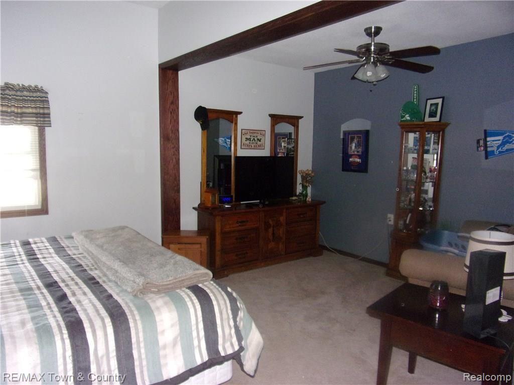 6009 Duffield Road Flushing, MI 48433 - Photo 22 of 28 106_2846.JPG