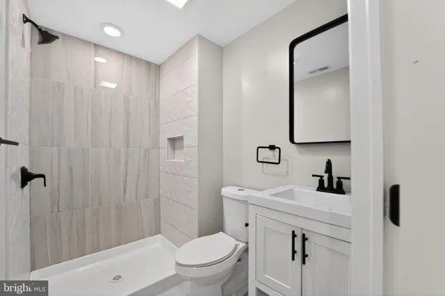 $2,300 | 2612 Loyola Northway, Baltimore, MD 21215