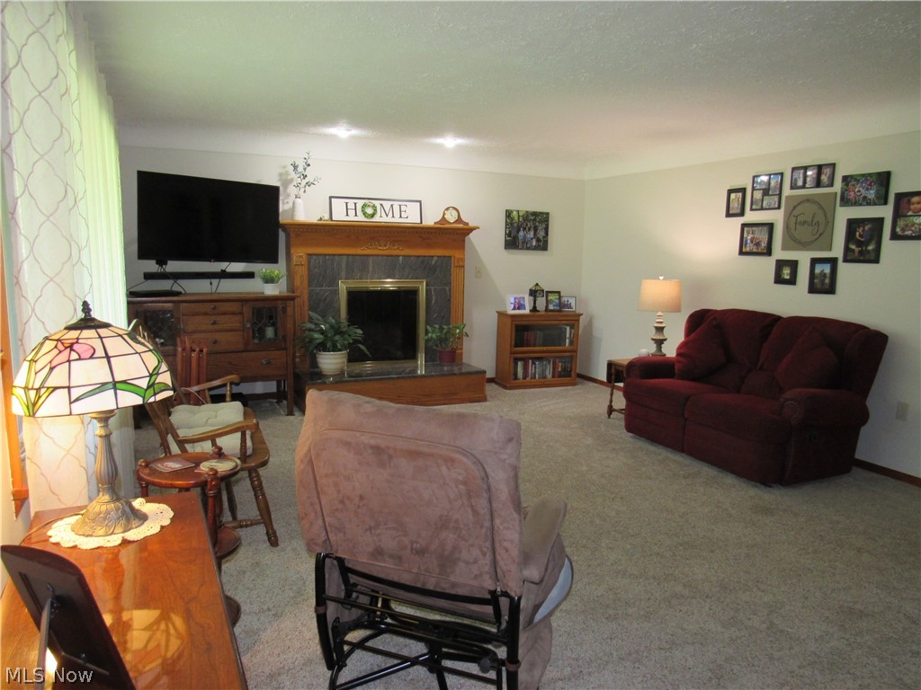 7640 Jefferson Road Ashtabula, OH 44004 - Photo 10 of 35 View of living room from front door