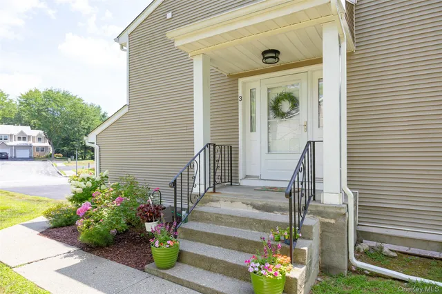 $440,000 | 3 Deer Crossing Drive, Fishkill, NY 12524