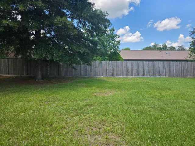 a view of a backyard with pathway