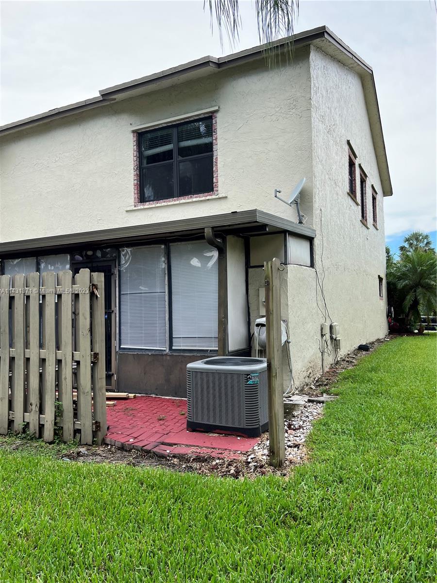 23314 Southwest 54th Way, Unit E Boca Raton, FL 33433 - Photo 21 of 69 a front view of house with yard