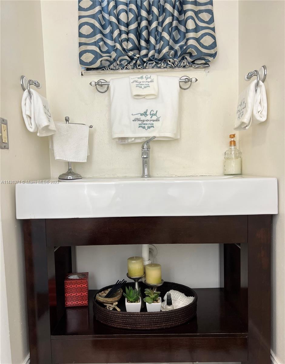 23314 Southwest 54th Way, Unit E Boca Raton, FL 33433 - Photo 31 of 69 a living room with furniture and painting on the wall